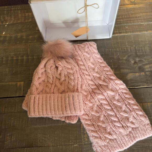 Women's Soft Warm Thick Cable Knitted Hat And Scarf - Picture 1 of 3